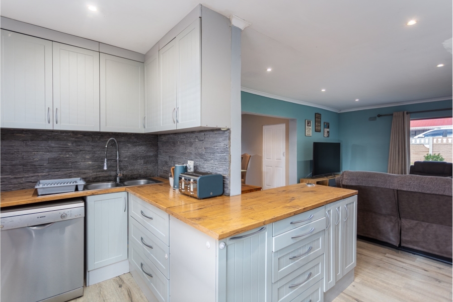3 Bedroom Property for Sale in Protea Heights Western Cape